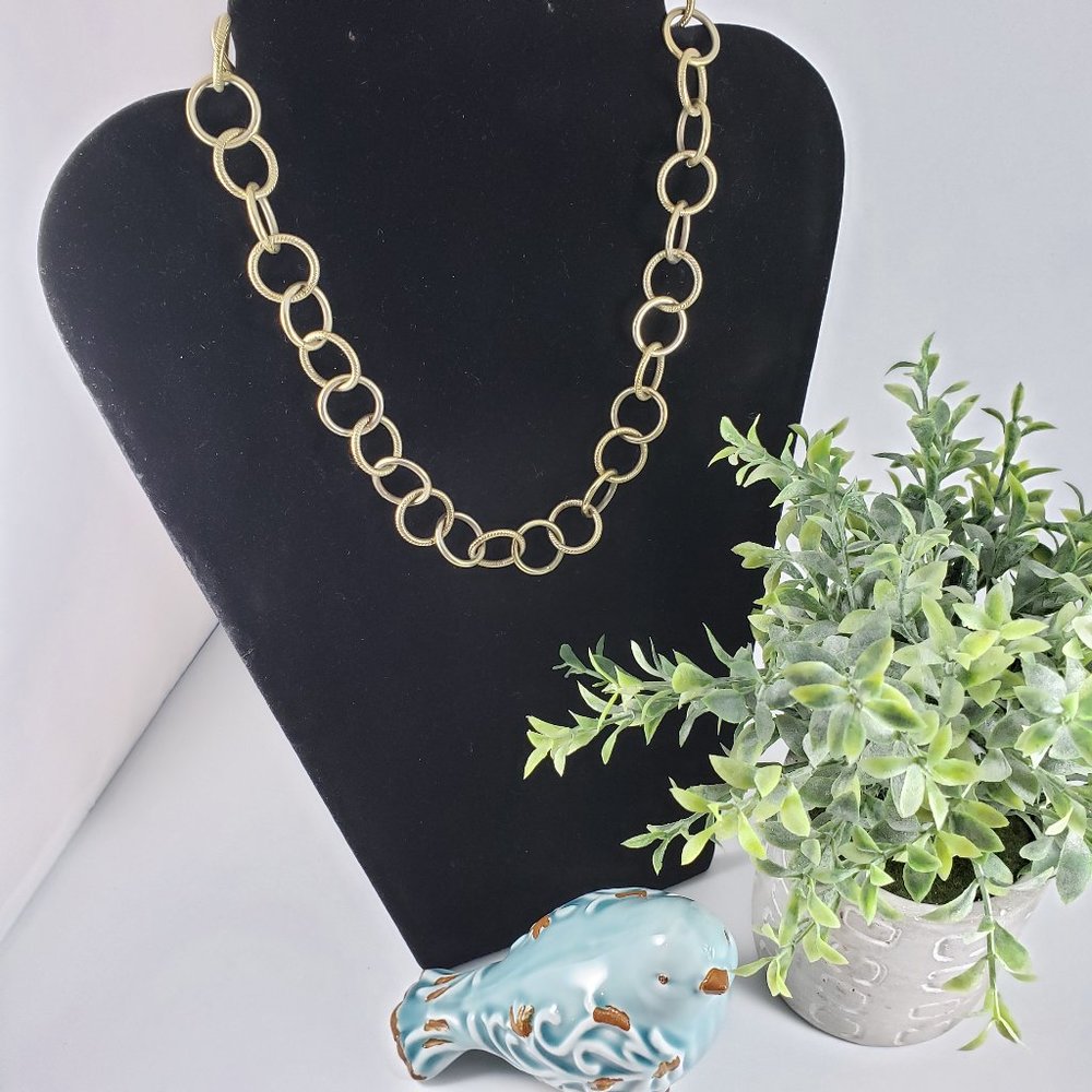 ✨3 / $25💎 GOLDTONE INTERLOCKING CIRCLES NECKLACE